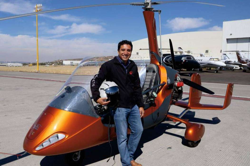 Un aficionado a la aviación que sigue el legado familiar, Bernardo Eucario Moreno León