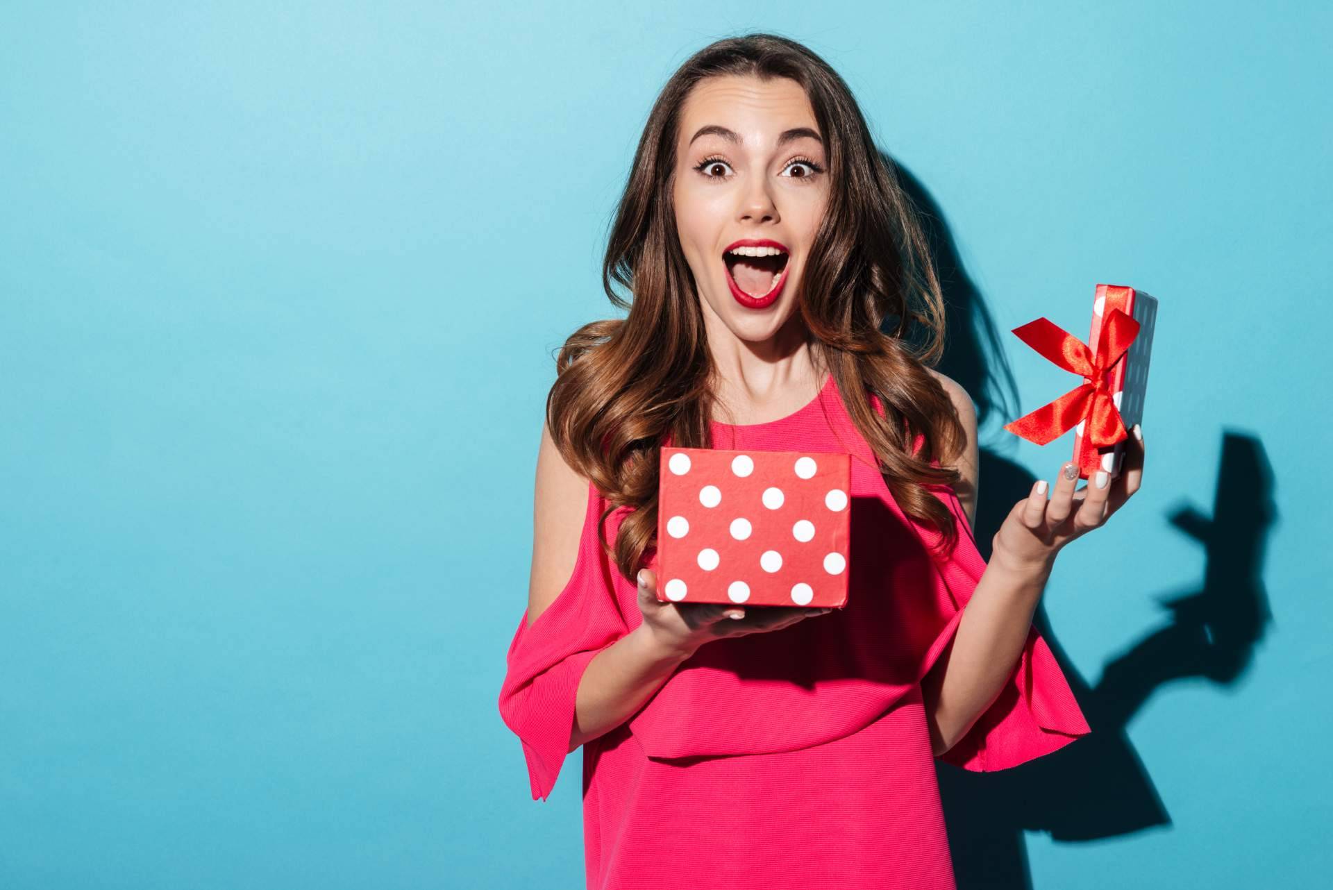 Cuáles son los beneficios de los regalos publicitarios personalizados en el mundo corporativo, por Izando Services