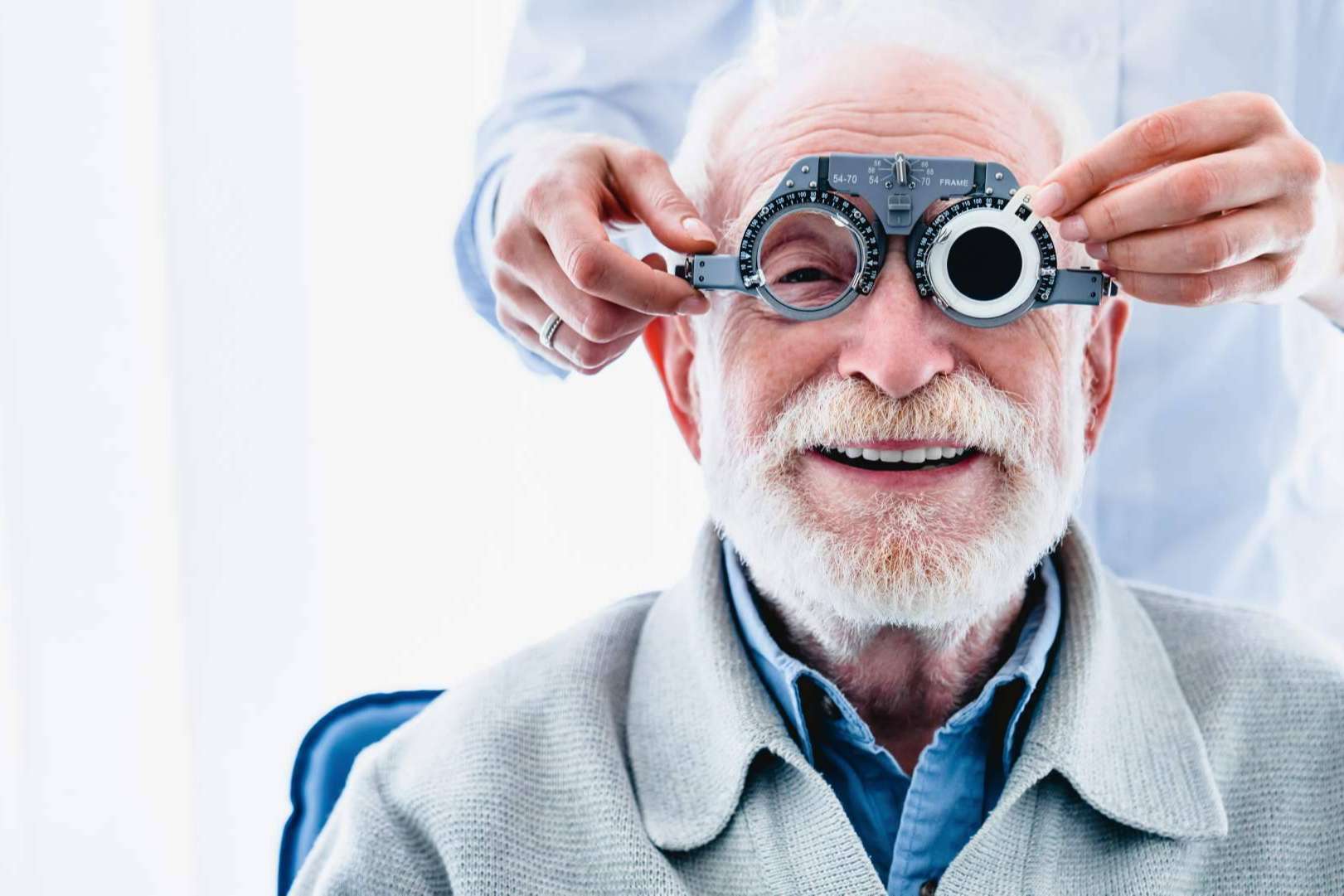 El uso de lentes intraoculares para tratar las cataratas