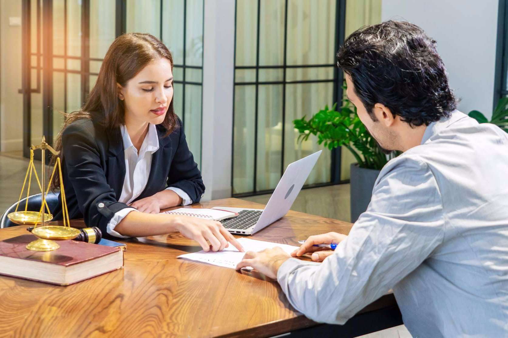 Bazán Abogados informa sobre las claves del contrato de ejecución de obra