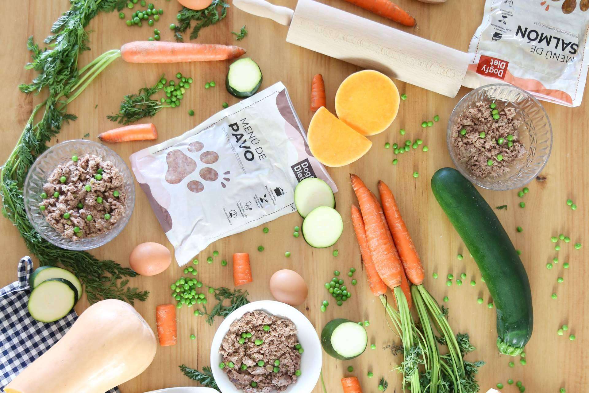 ¿Cuáles son las diferencias entre la dieta BARF vs comida natural para perros cocinada?, por Dogfy Diet