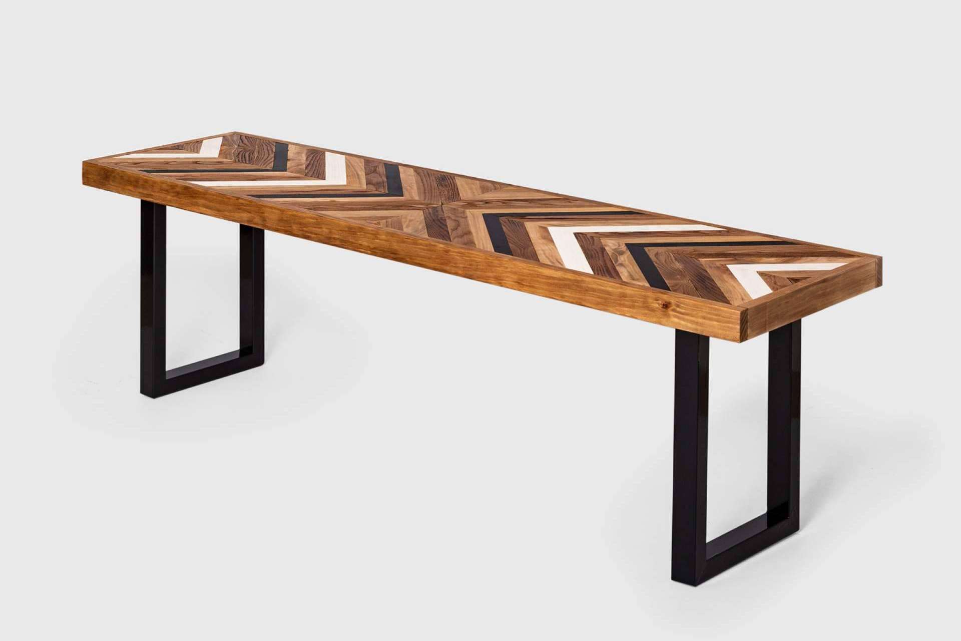 TrueWood distribuye muebles de madera y otros productos de decoración hechos a mano, con materiales 100 % naturales