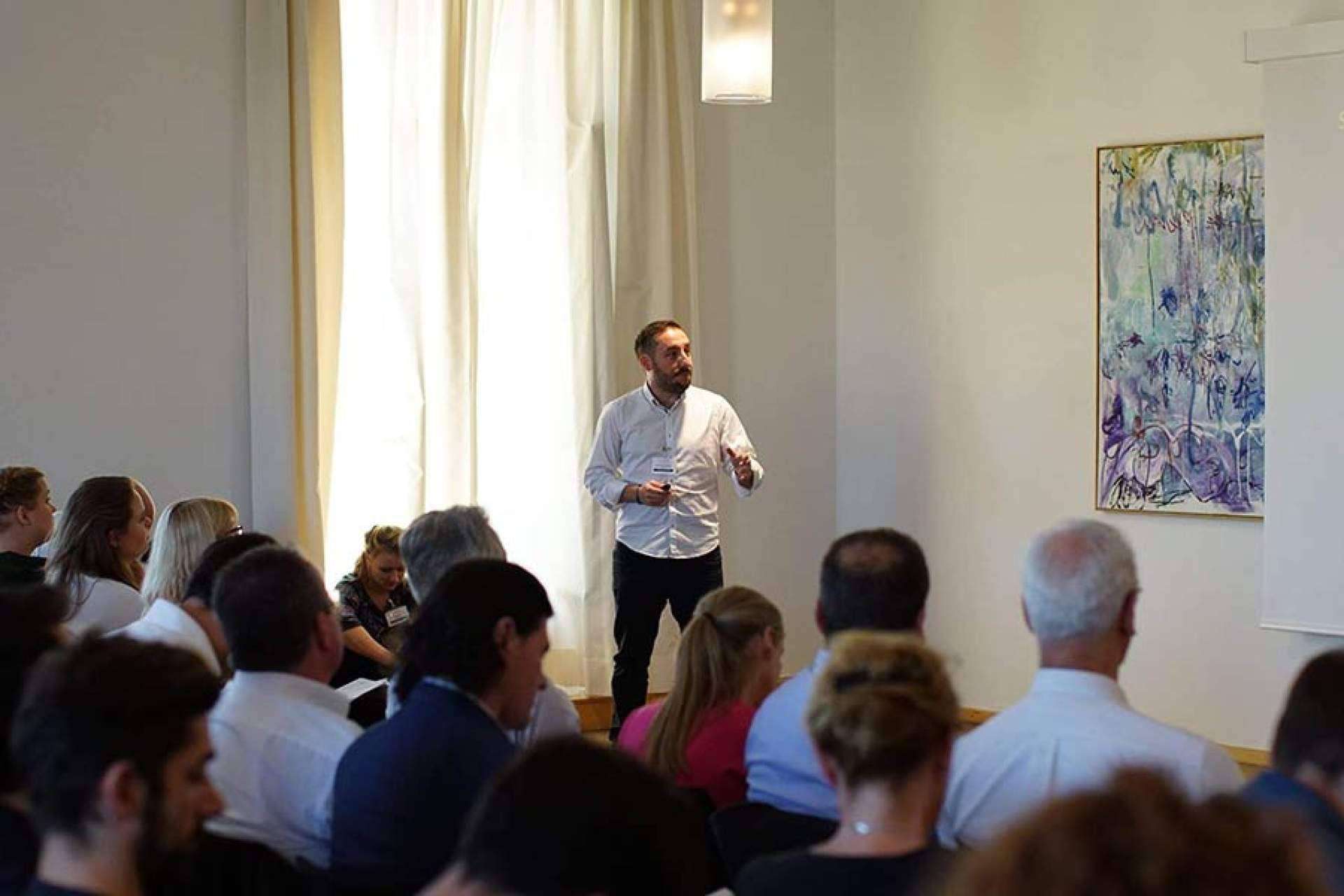 Conseguir un negocio más próspero con el consultor de empresas José David Fernández