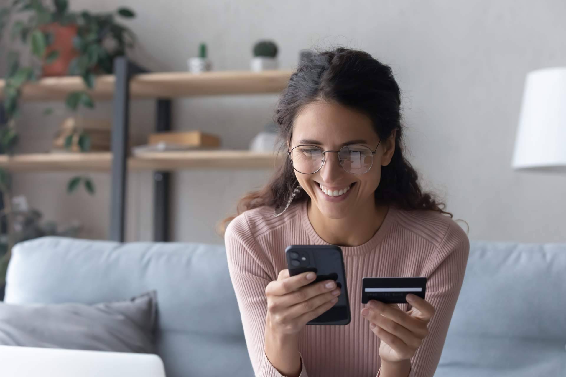 Tienda Agora, el centro comercial online que ofrece novedades y actualización de ofertas al registrarse en la web