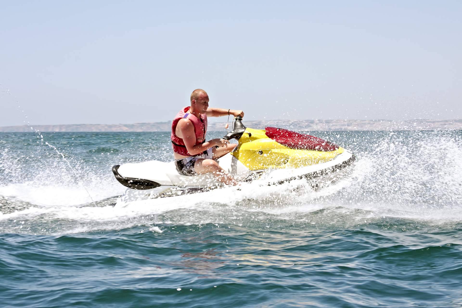 ¿Por qué contratar un seguro de moto de agua en elsegurodemibarco.com?