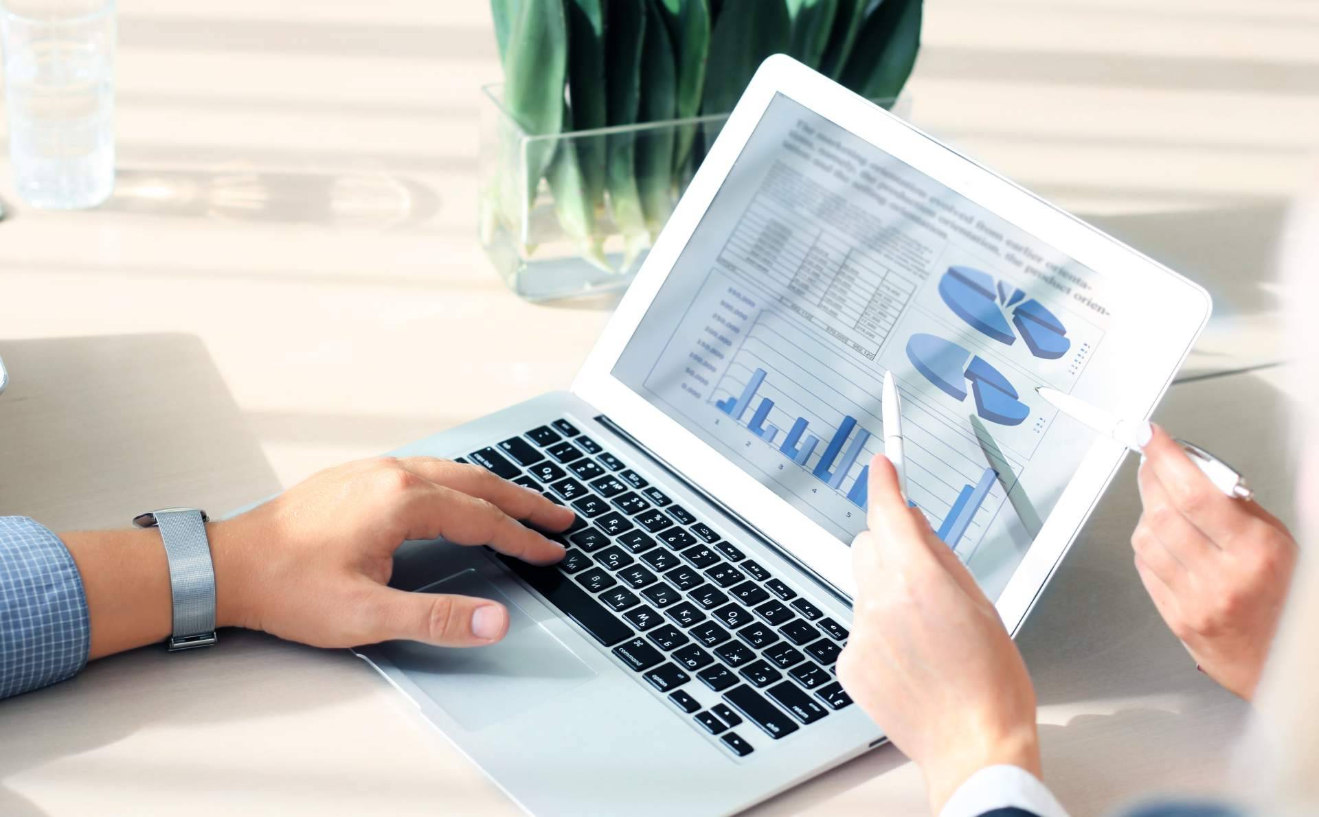 Desarrollo y estrategia de negocio con la ayuda del experto Álvaro Francisco Domínguez Martín