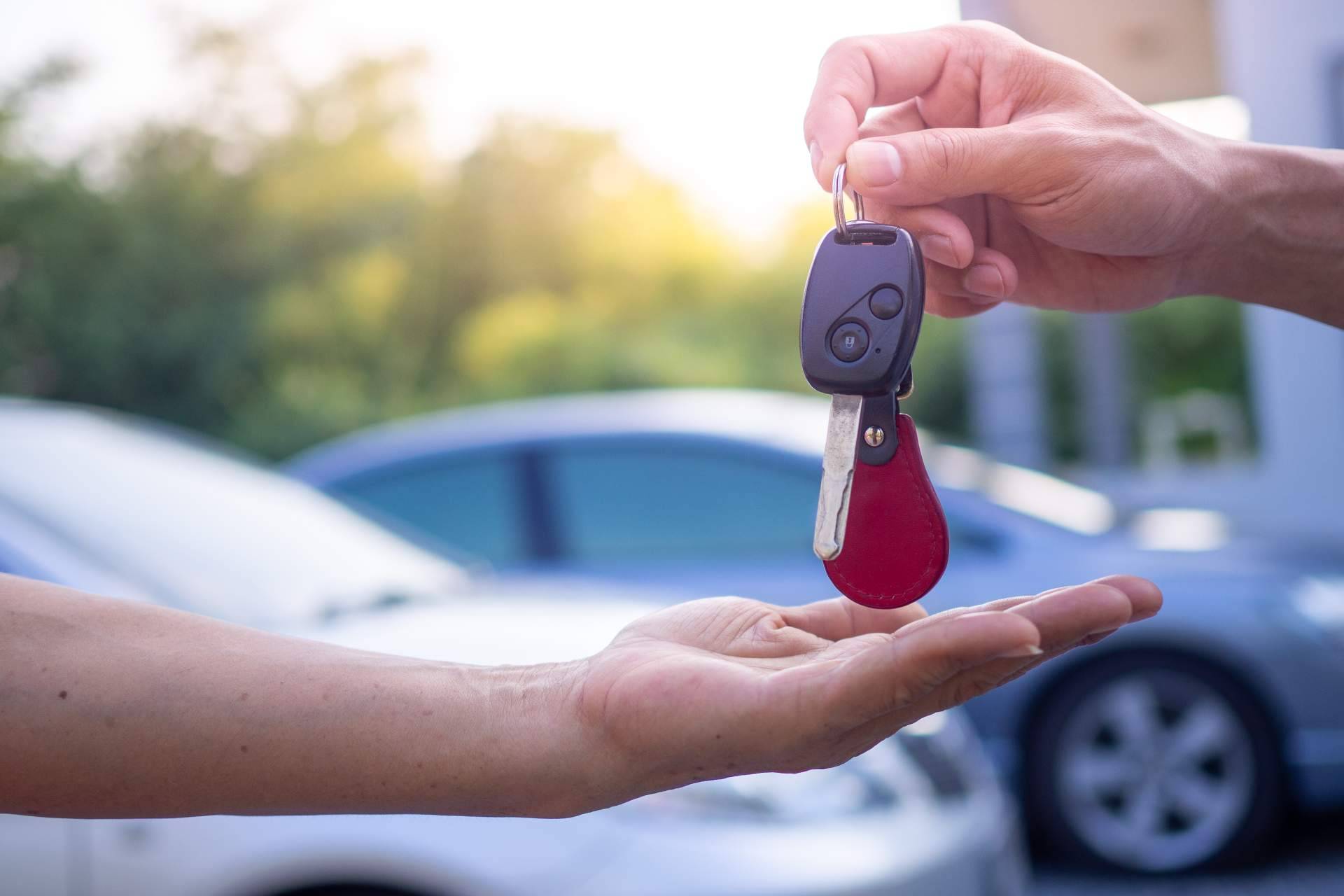 Alquilar coches automáticos en Aeropuerto de Alicante a precios competitivos, de la mano de Viva Cars