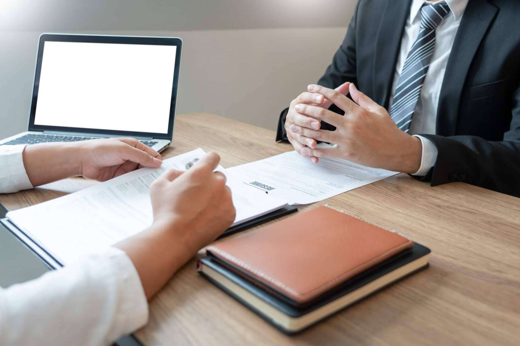 ¿En qué consiste una investigación pre laboral?