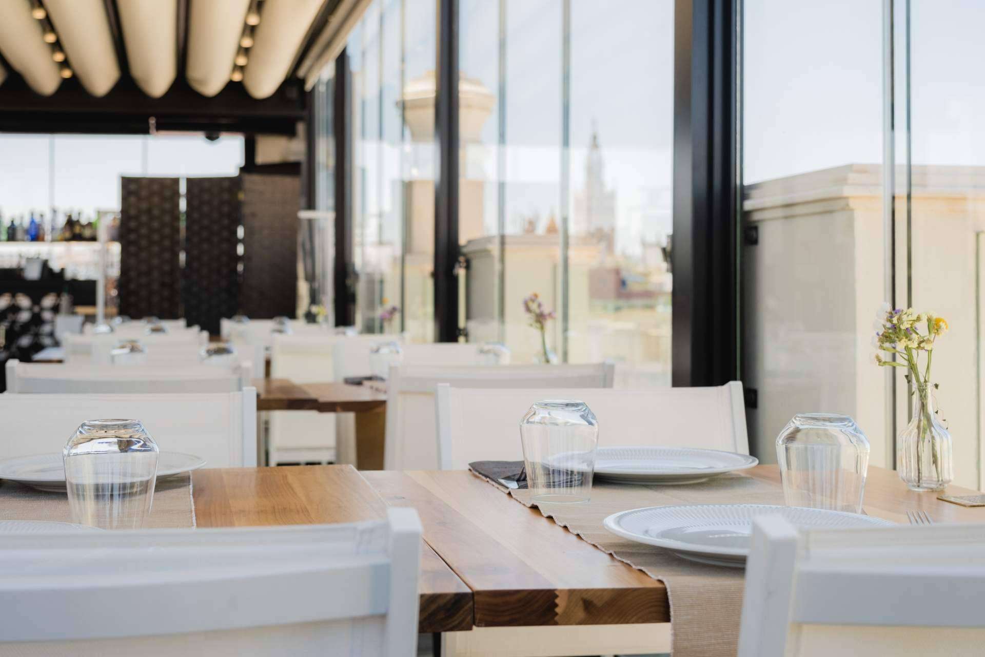Recoveco, descubrir la magia de un restaurante con terraza en Sevilla