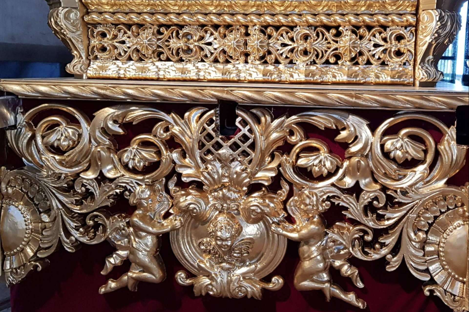 Sumiseran, los diseños para renovar los pasos y arte cofrade