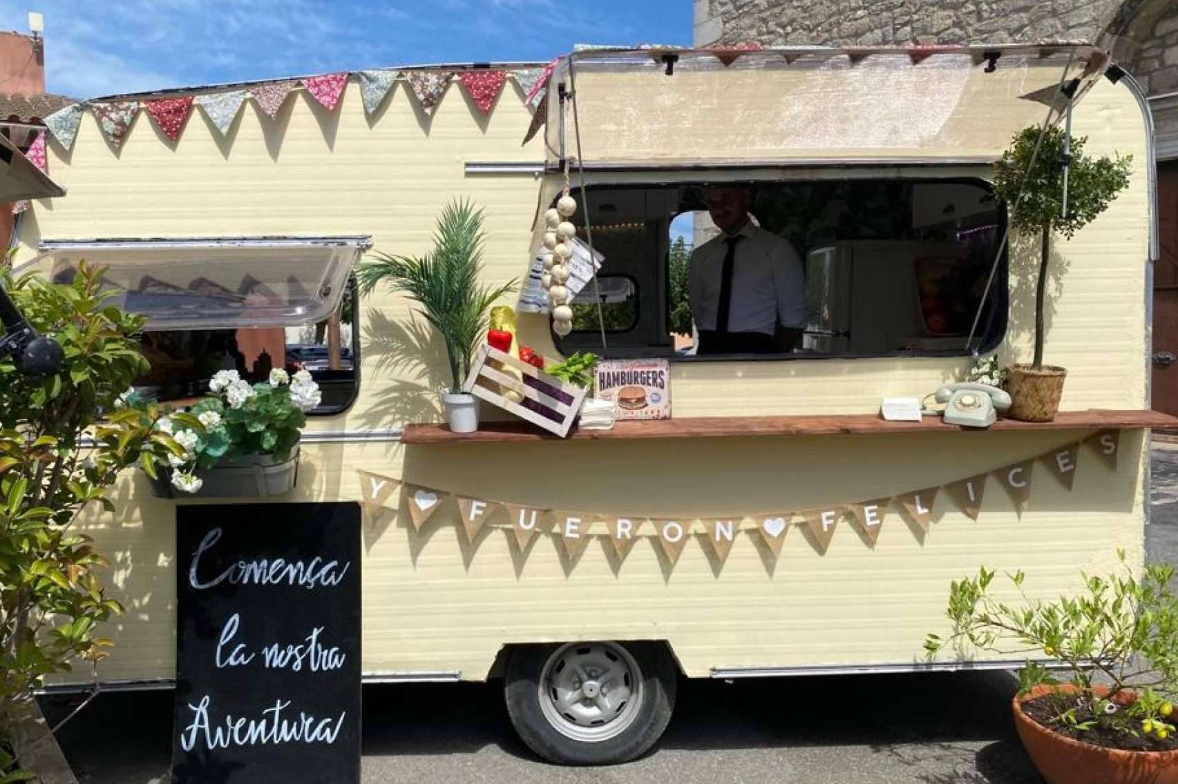 Just Royal BCN ofrece un servicio de catering para bodas con formato 'estaciones'