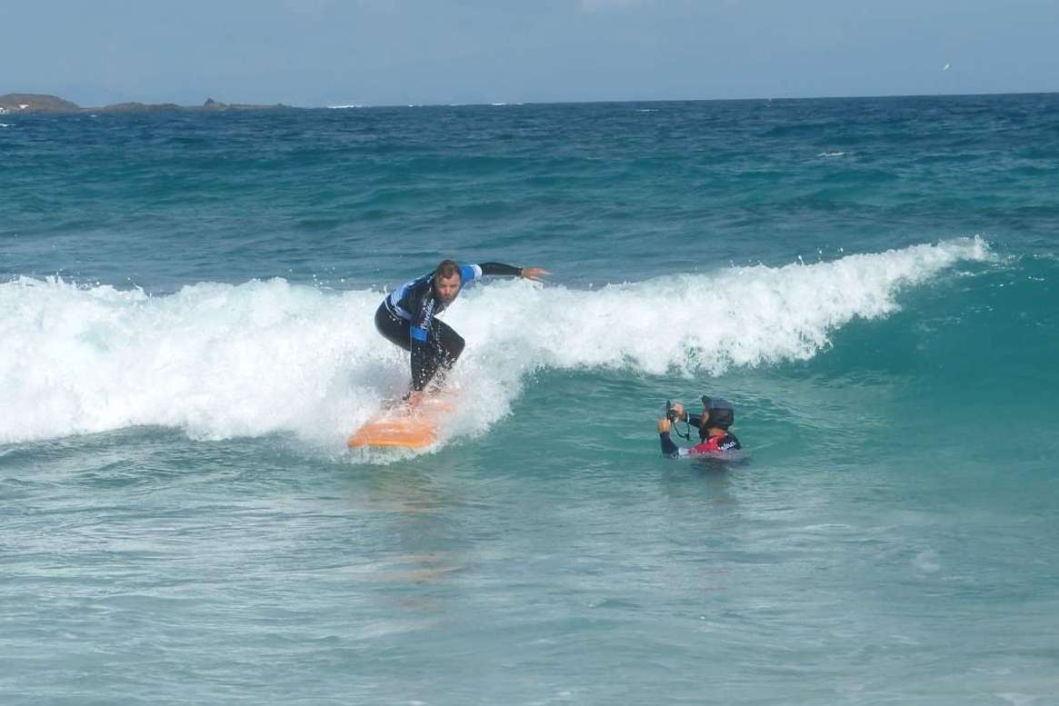 La importancia de aprender a surfear en una escuela, por Poseidón Surf Academy