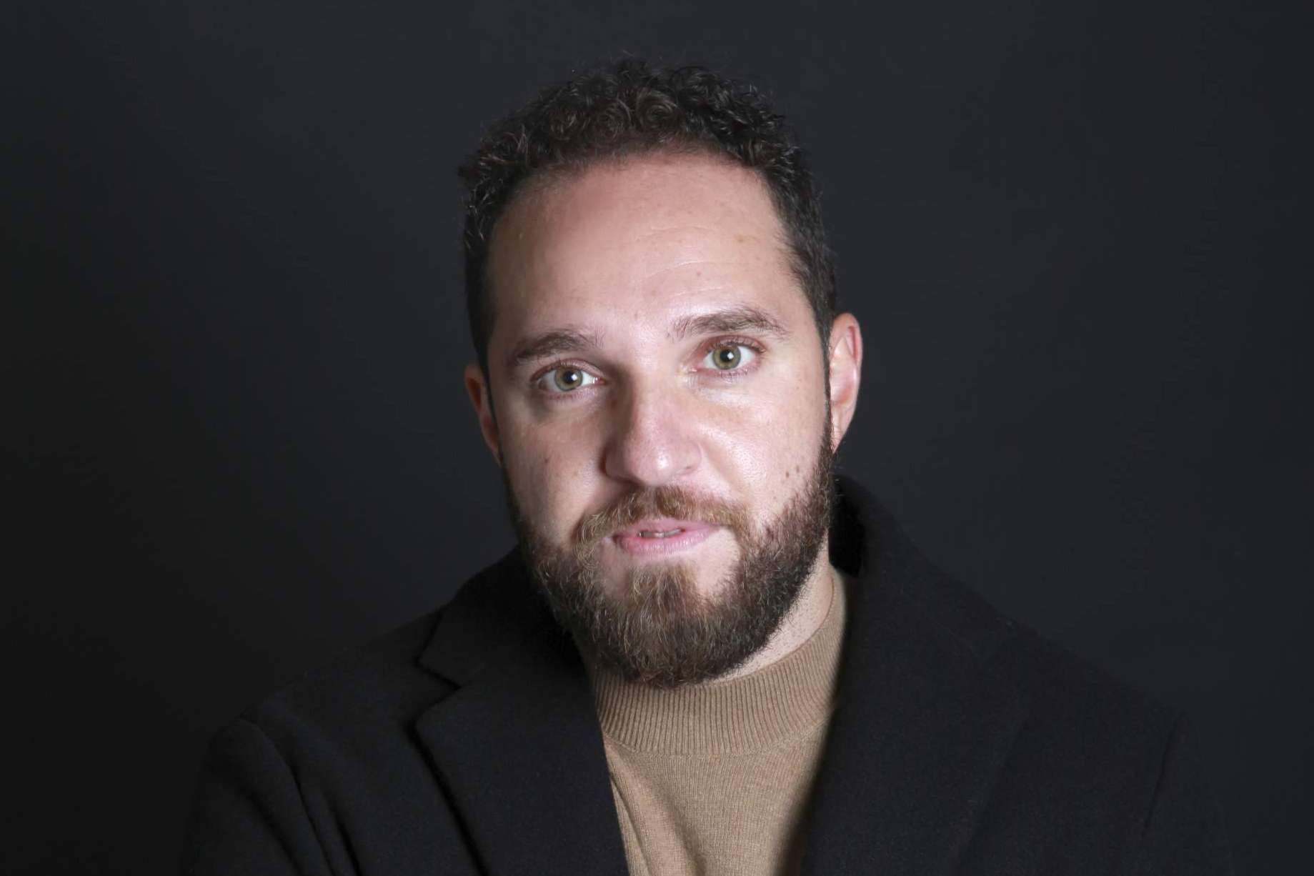 El experto mundial de Ciberinteligencia como profesor destacado en la Universidad Autónoma de Chile y de Latinoamérica, Mikel Rufián