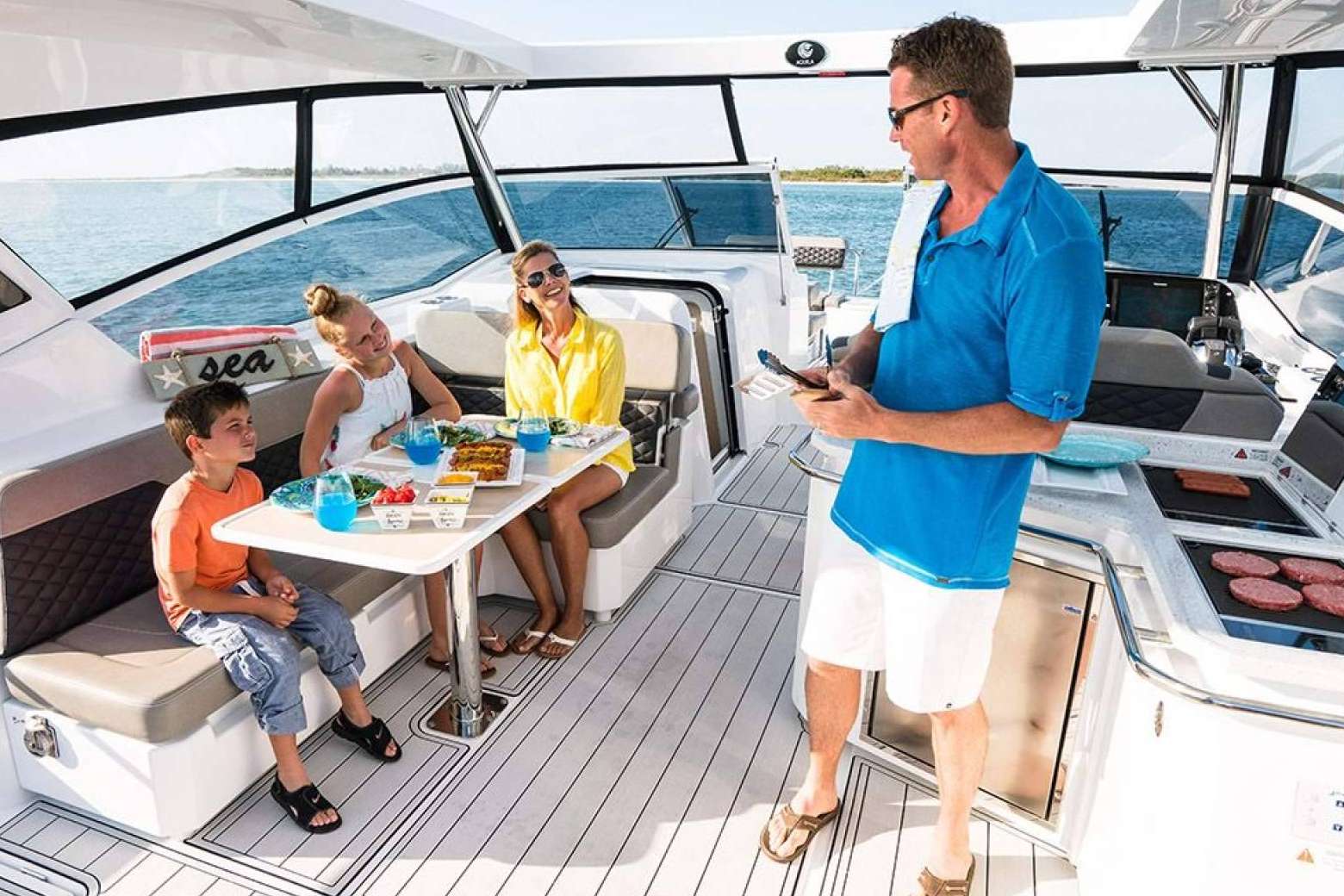 Nautic Service, la empresa que ofrece catamaranes a motor Aquila