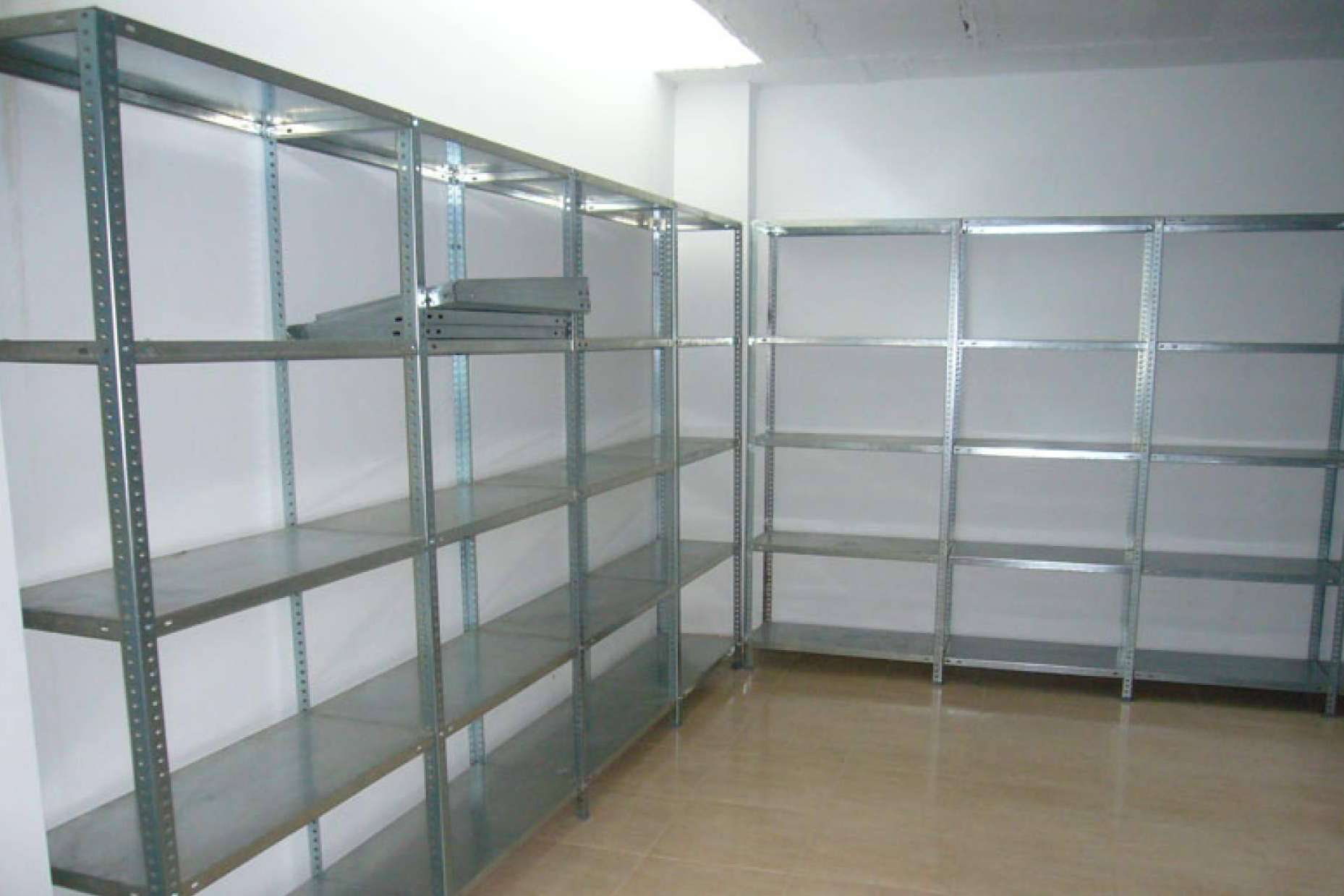 El amplio catálogo de estanterías almacén que ofrece Equipotutienda