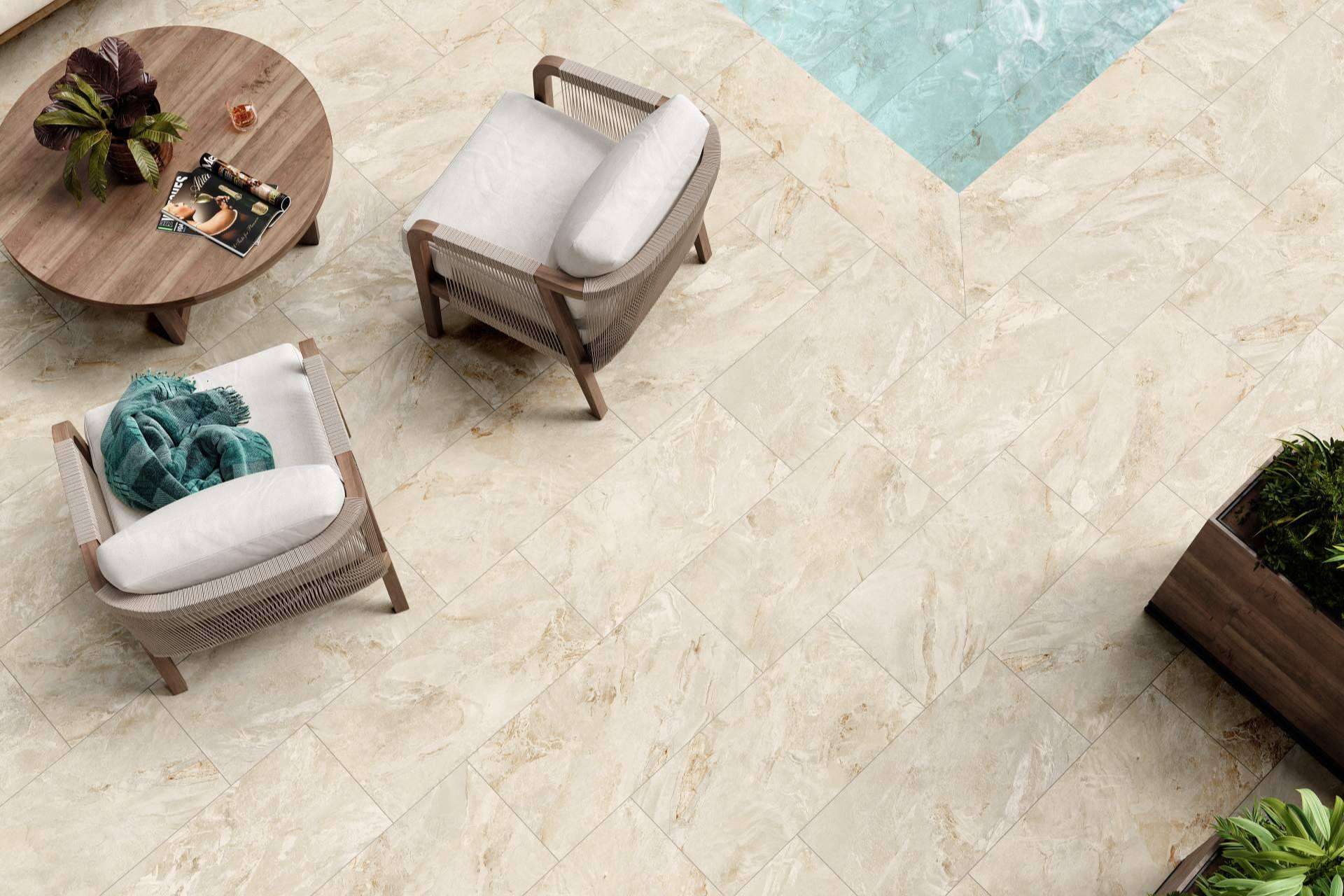 Suelos de exterior antideslizantes y seguros con los porcelánicos de Interazulejo