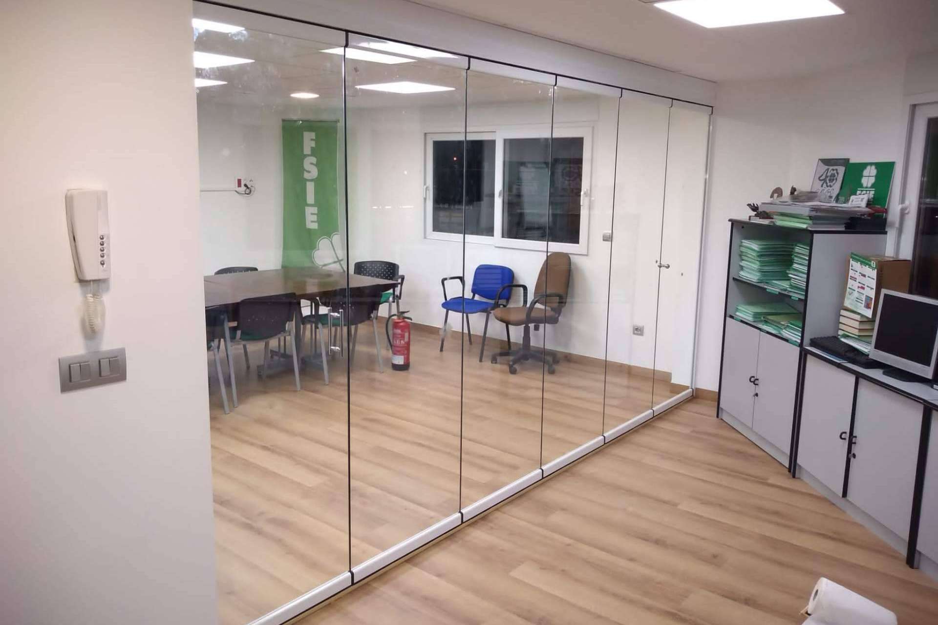 Ventajas de los cerramientos de cristal para locales comerciales