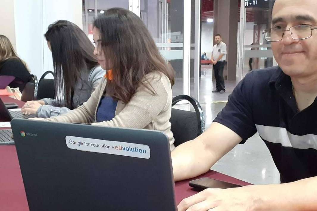 Implementar herramientas mejoradas para transformar un entorno de aprendizaje digital y tener un centro atractivo para los próximos alumnos