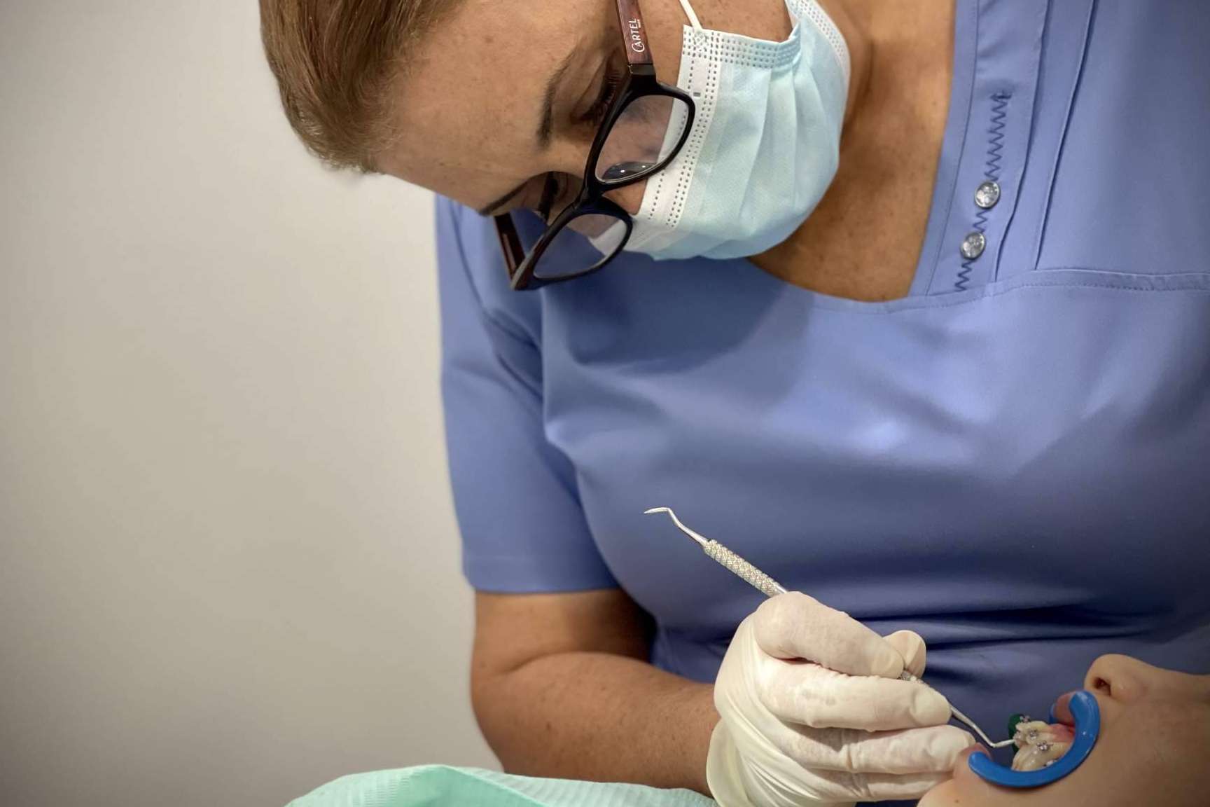 La Clínica Los Llanos Dental en Barcelona ofrece tratamientos de odontología infantil
