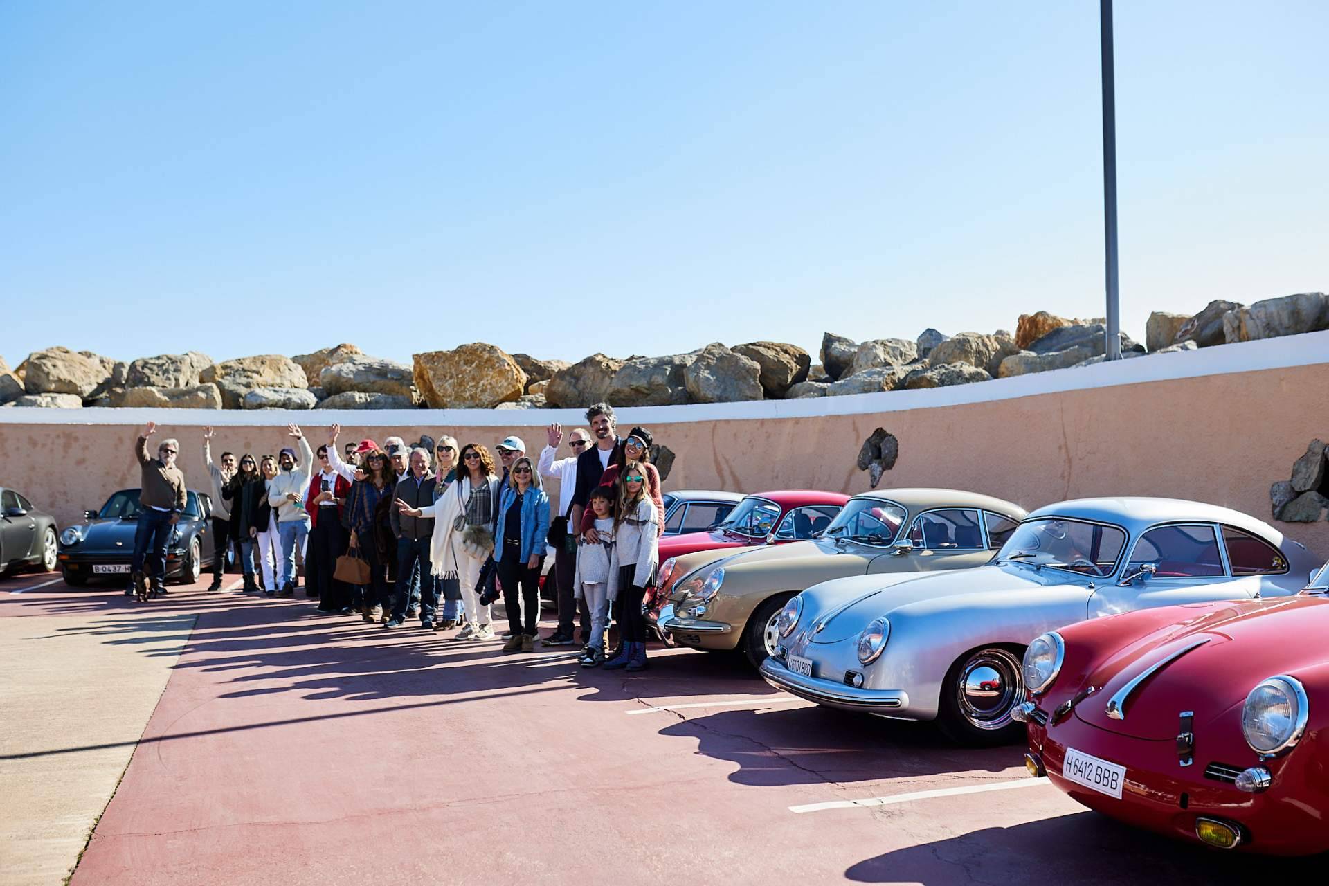 La ruta Porsche Girona reúne a más de 30 coches clásicos