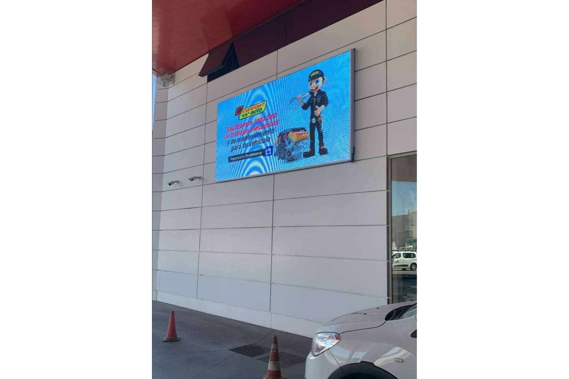 Pantatronic ayuda a captar la atención de los clientes potenciales mediante pantallas LED para negocios
