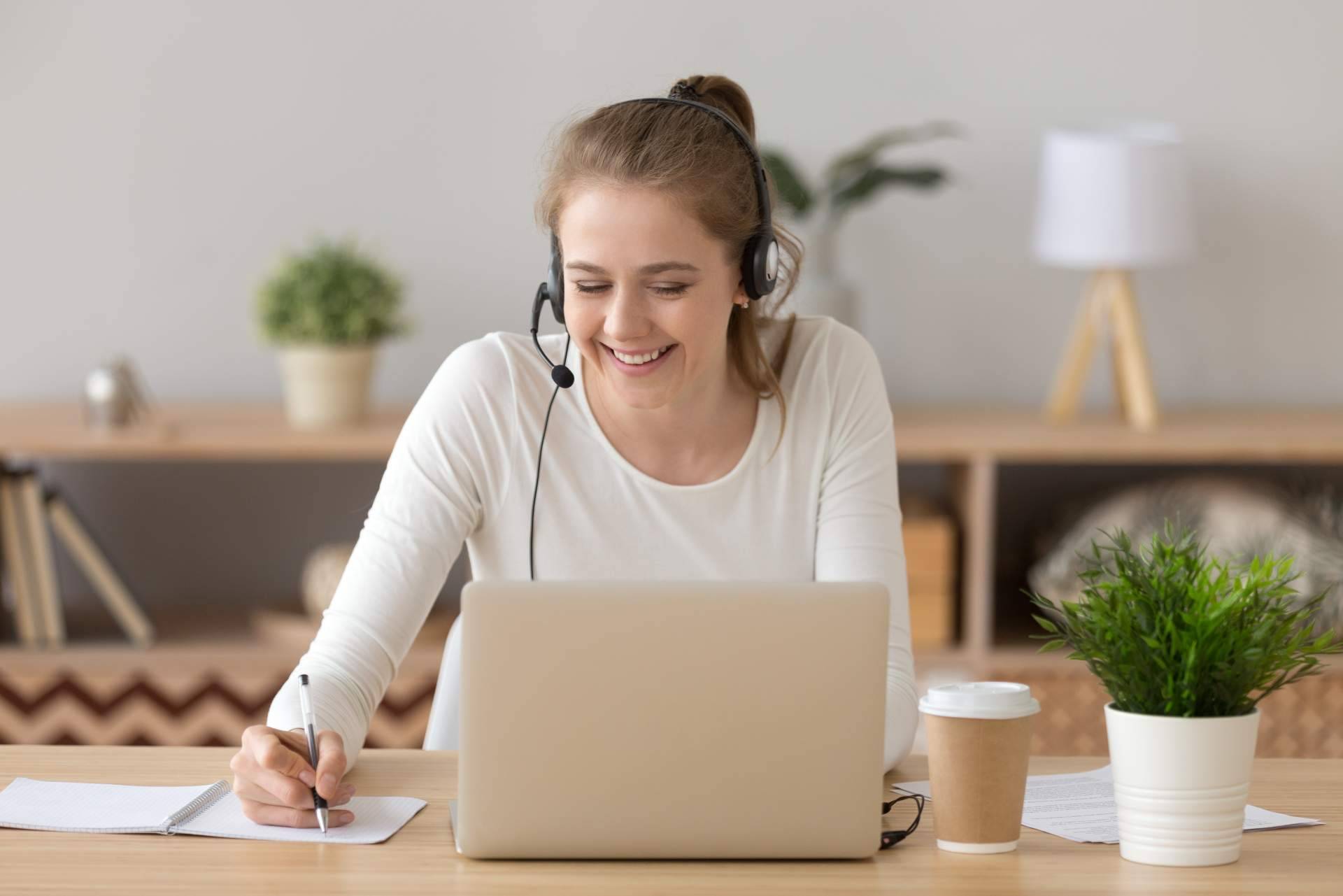 Las 16 palabras de negocios que los españoles que trabajan en inglés pronuncian habitualmente mal, por Learn Hot English