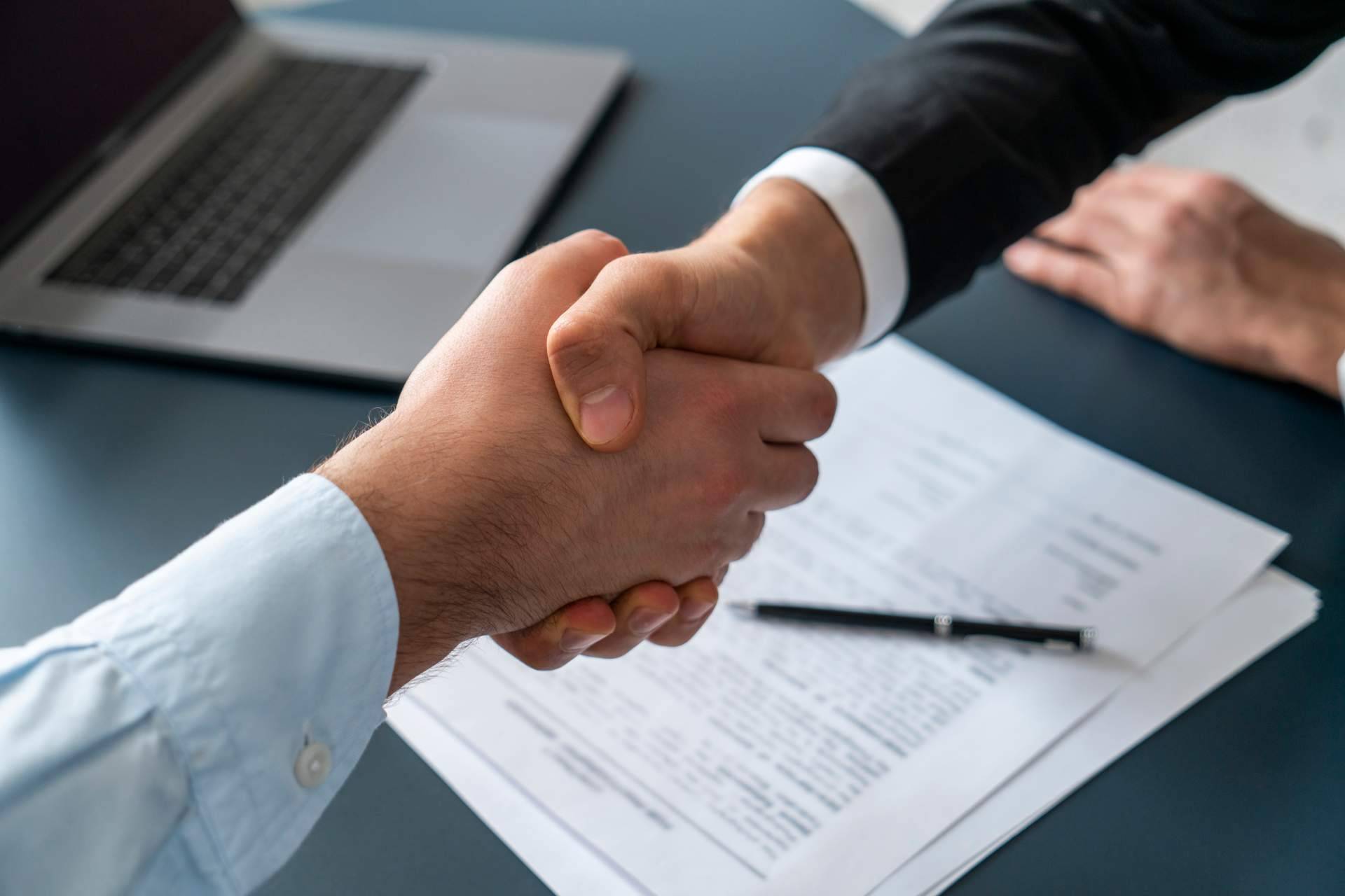 La firma de contratos a través de los servicios de Factorymail