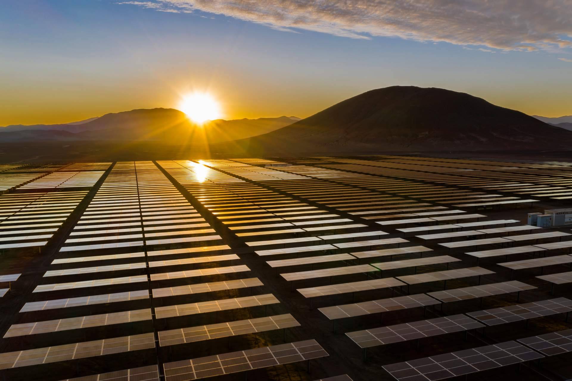 La energía solar fotovoltaica produce electricidad a través de los paneles solares