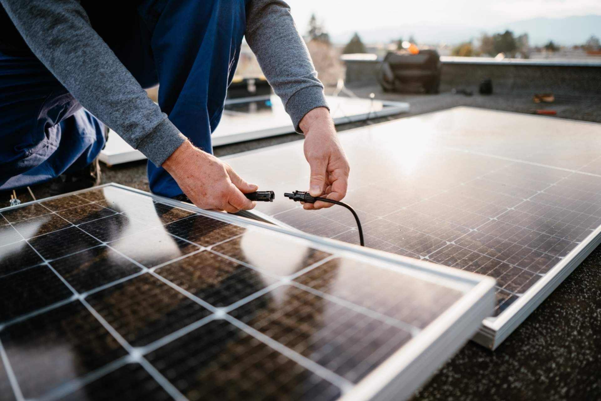Cuánto se ahorra instalando placas solares en casa, con AmagiSolar