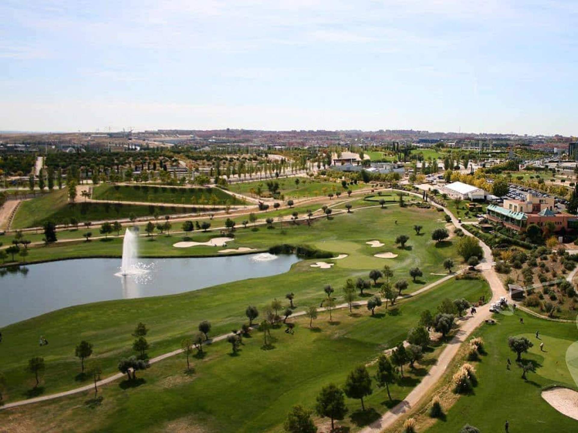 Acerca de las estaciones de recarga rápida para vehículos eléctricos en el Club de Golf Olivar de la Hinojosa