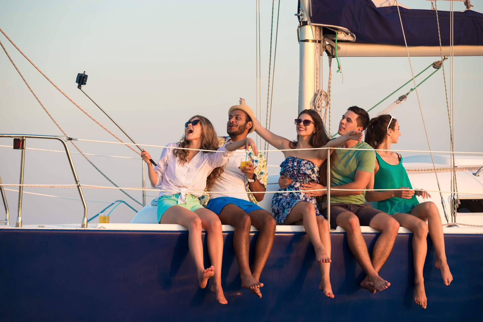 Despedidas Salou orgniza fiestas temáticas de despedida para disfrutar en grupo