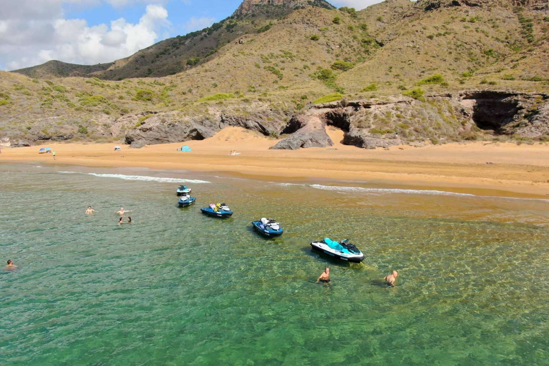 Los tours y experiencias con el alquiler de motos de agua en Murcia de la mano de Kalima Charter
