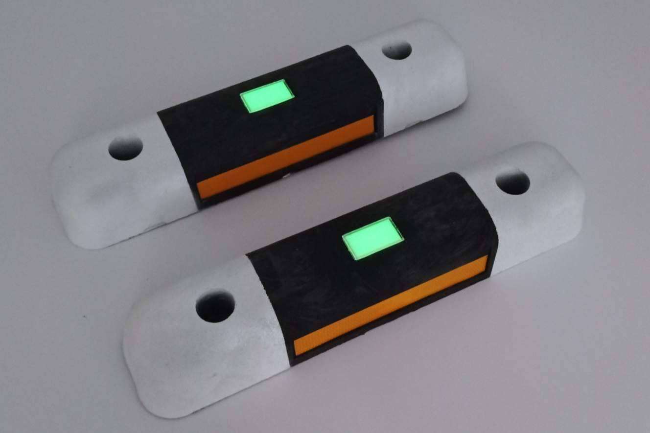 Seguridad y visibilidad, el separador de carril bici fotoluminiscente y reflectante de Abadecom