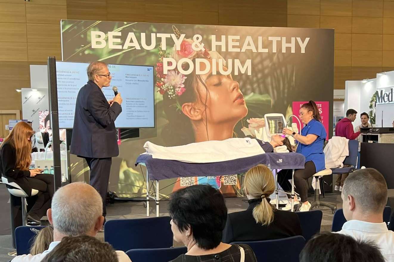 En Cosmobeauty se ha presentado la nueva maquinaria de Enco