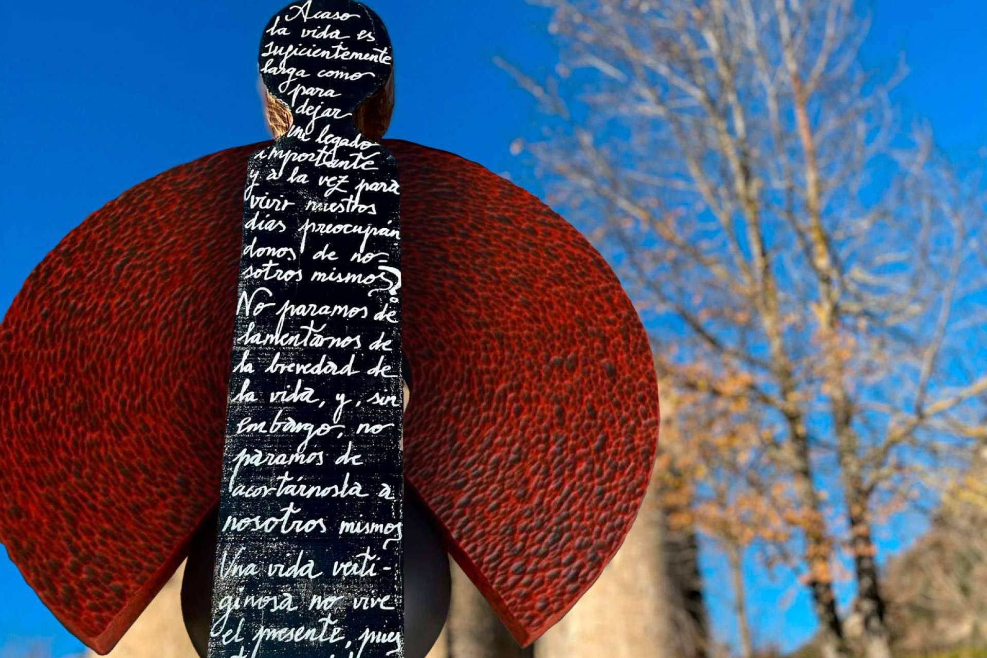 ¿Qué se esconde detrás de la escultura totémica de Pilar Almagro?