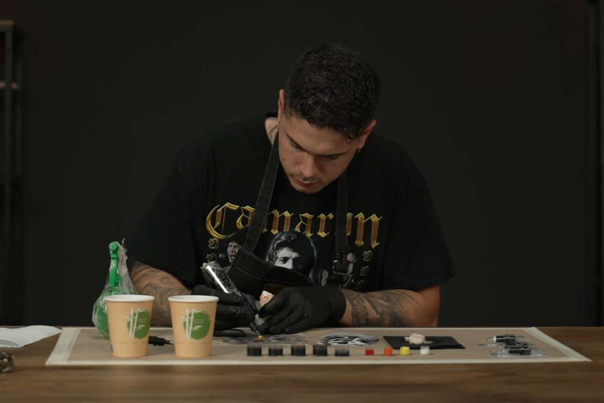 Iniciarse en el arte de tatuar con el curso de tatuaje que ofrece Habbility
