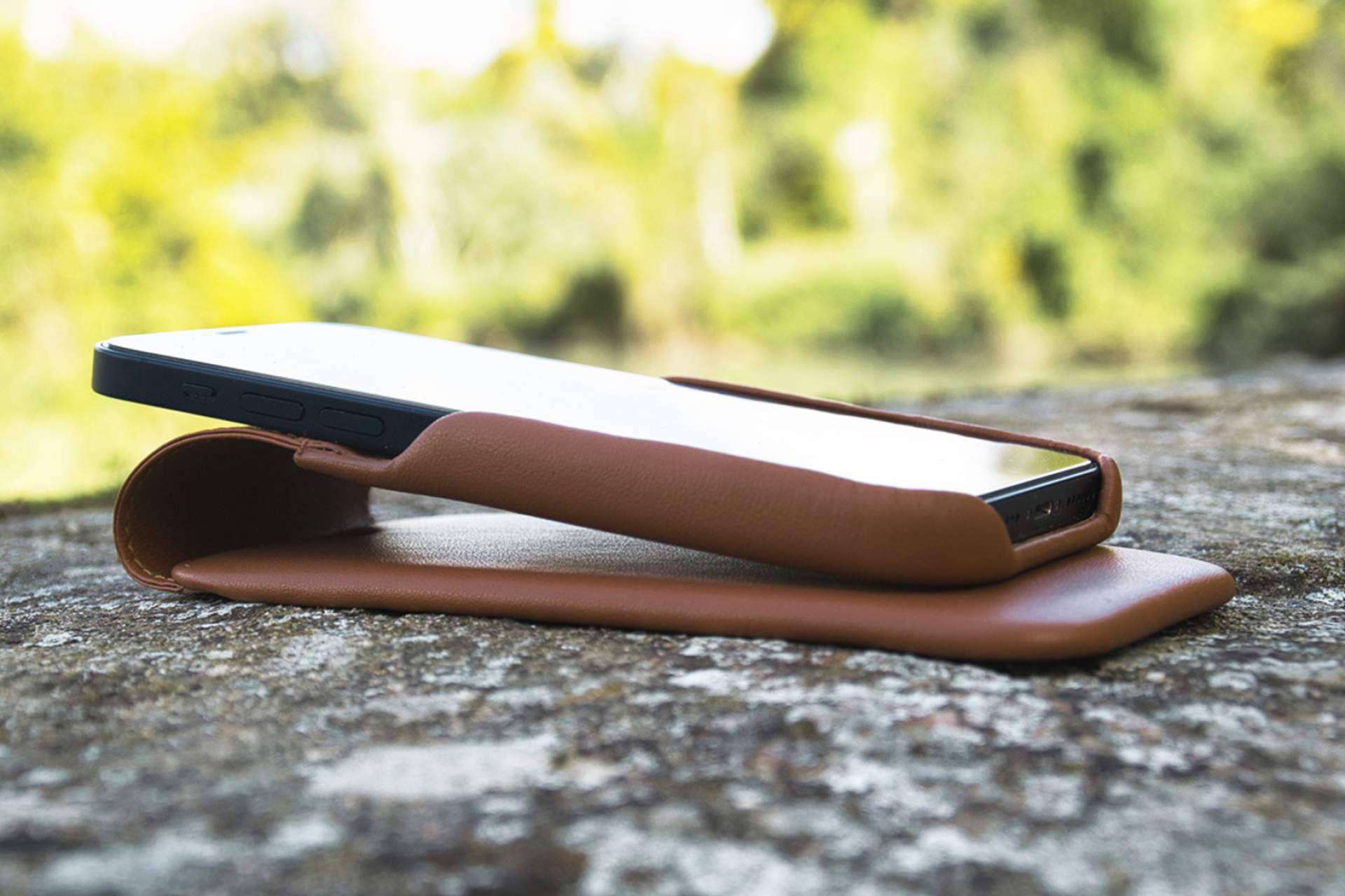 Piel Frama ofrece la funda iMagnum para iPhone 14 Pro Max y 14 Pro