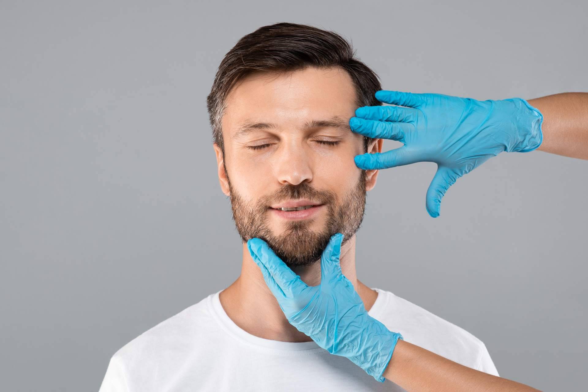 Renovar la apariencia con la experiencia del Dr. Padilla, experto en transformación facial y corporal