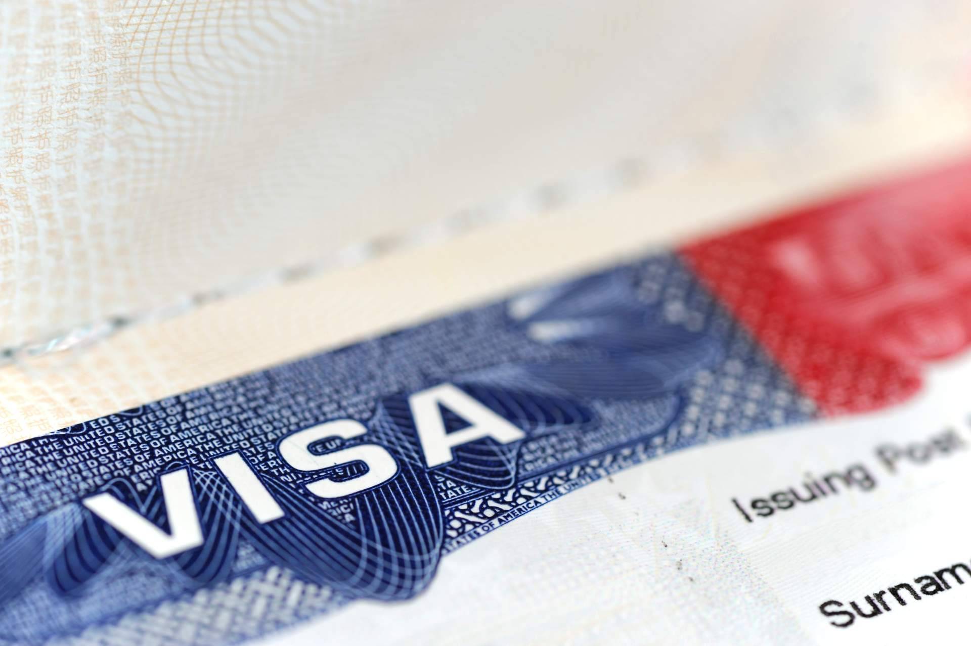 ¿Cuántos días puede un ciudadano permanecer en los Estados Unidos después de ingresar con Visa Waiver o ESTA?