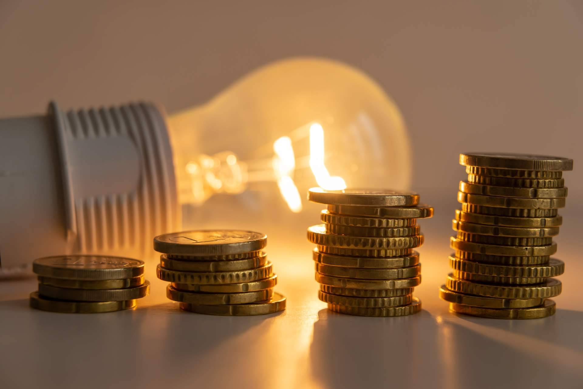 Datos de interés sobre el precio de la luz de la mano de Apaga Luz