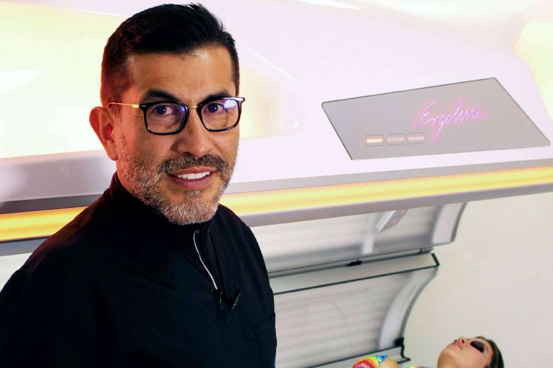 Trayectoria del Dr. Gabriel Cubillos, cirujano experto en tratamientos para la obesidad