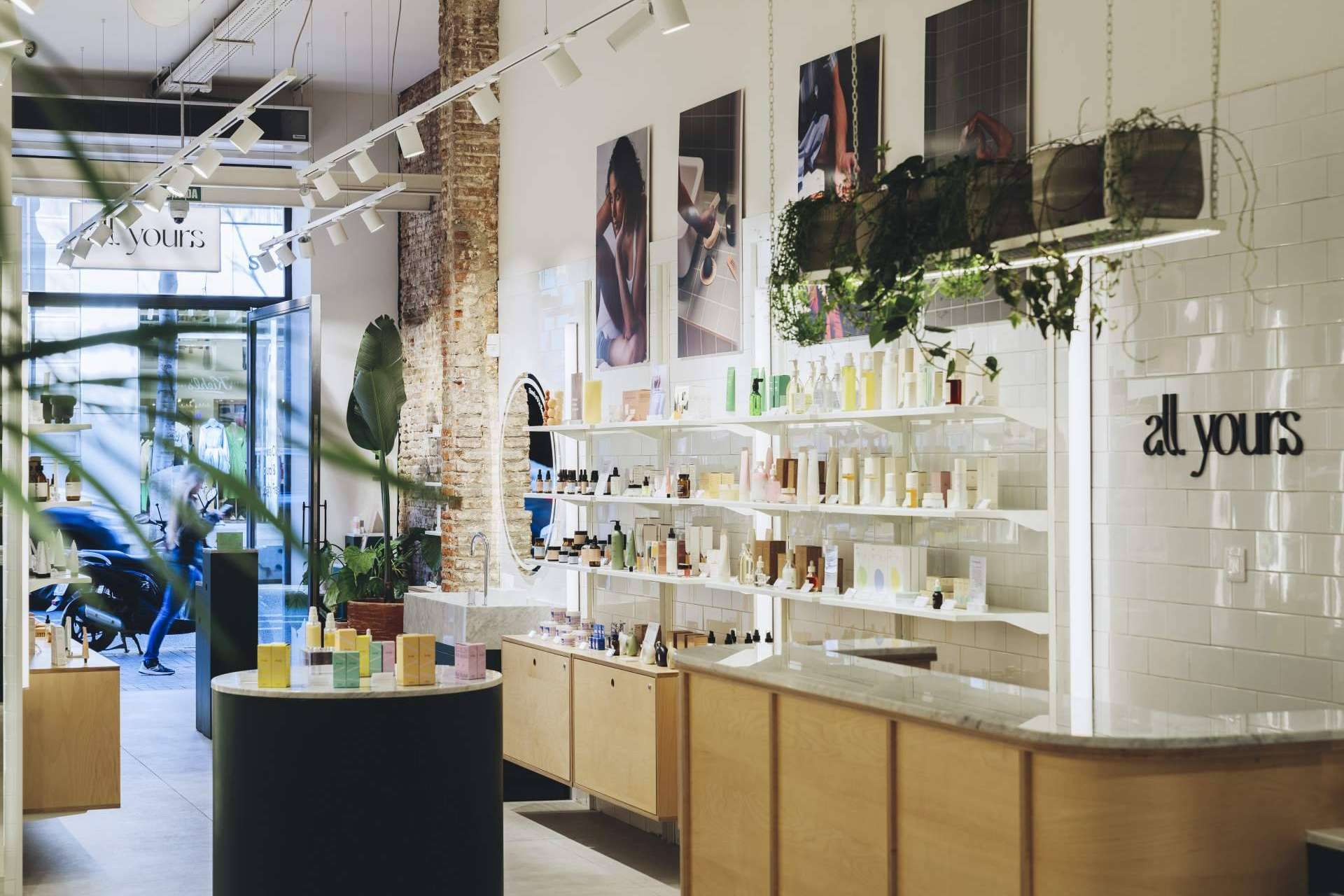 La tienda de cosmética en Barcelona que promueve la clean beauty y el bienestar responsable, All Yours