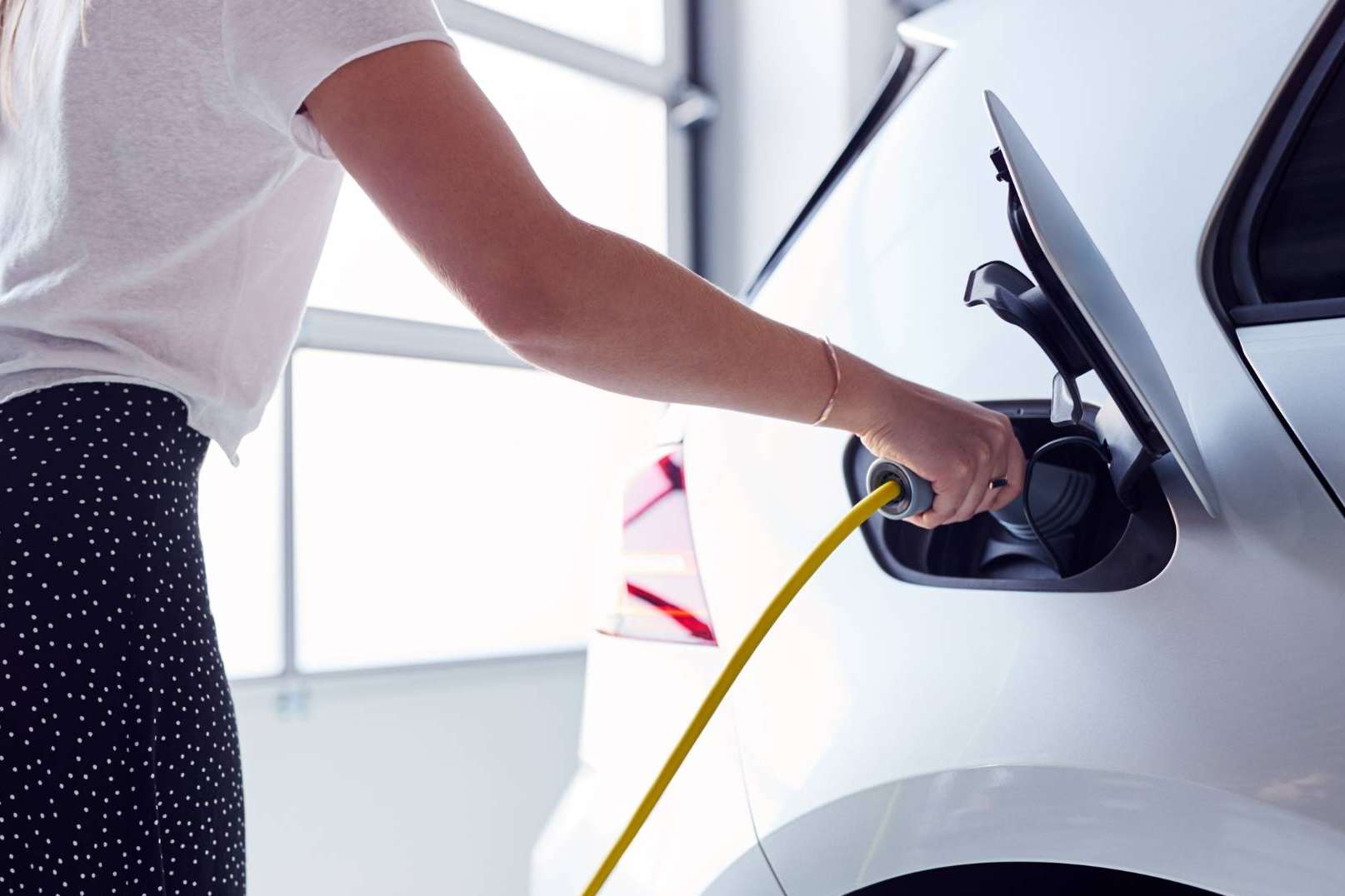 ¿Cuáles son los beneficios de instalar un punto de recarga en casa o en la empresa?, por Charge Guru