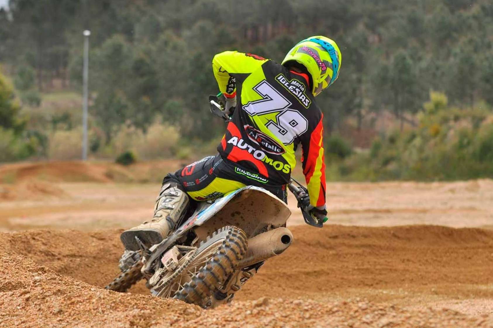 ADHESIVOSEMBARRADOS, la tienda especializada en equipamiento personalizado de motocross y enduro