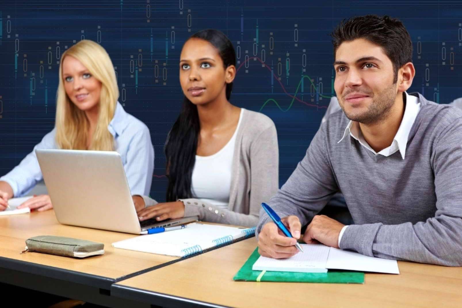 HollyMontt presenta TwoTails, su innovador simulador de inversiones para Instituciones Educativas