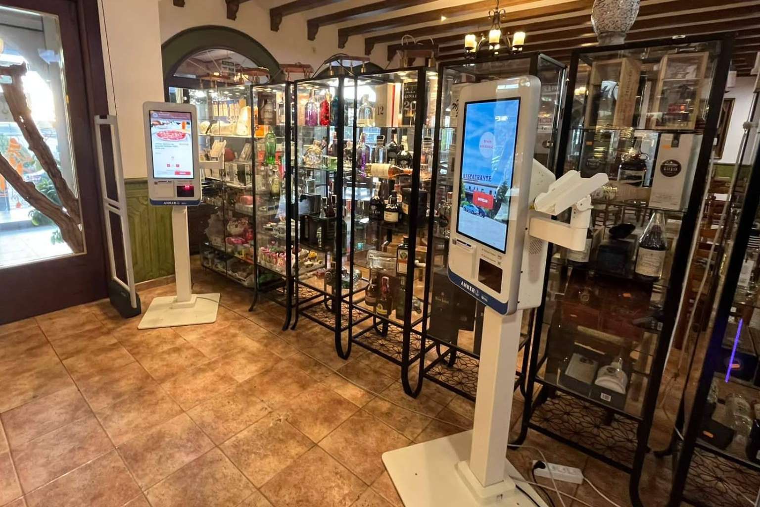 Decir adiós a las filas, descubrir cómo Anker y Waitry están cambiando el juego en la hostelería española
