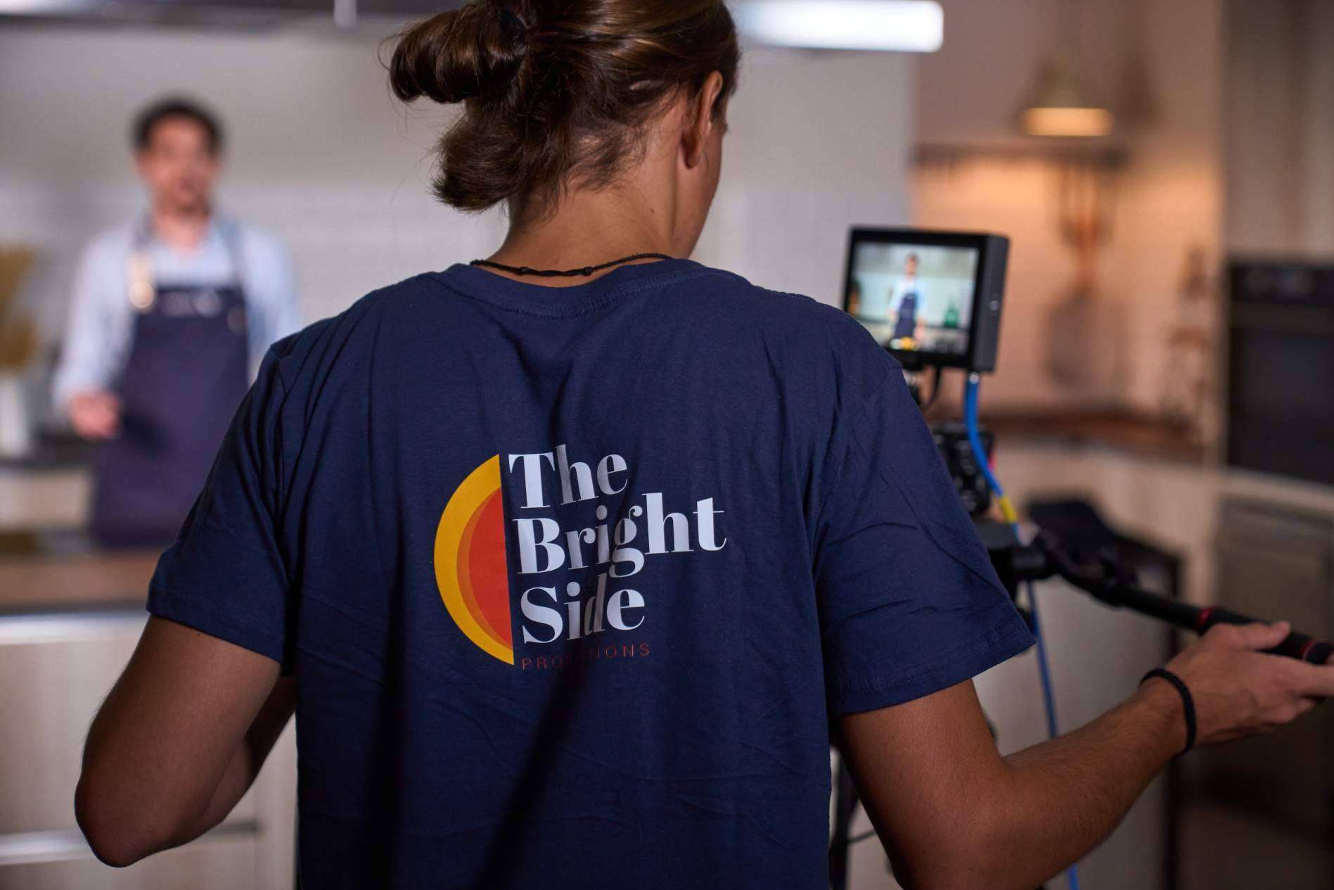 Estrategia de redes sociales de un negocio con el pack de vídeo imprescindible de The Bright Side