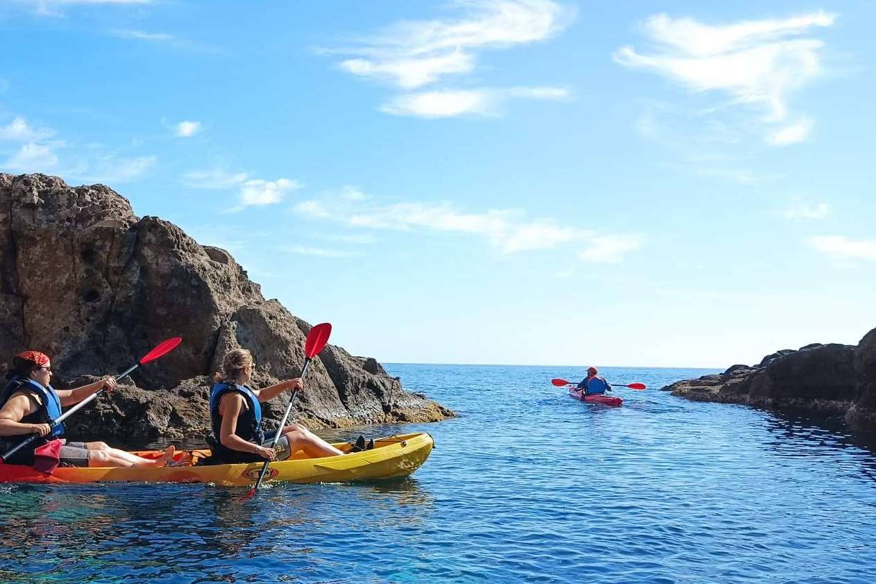 KayakSur se consolida como uno de los líderes en rutas en kayak y snorkel en Cabo de Gata