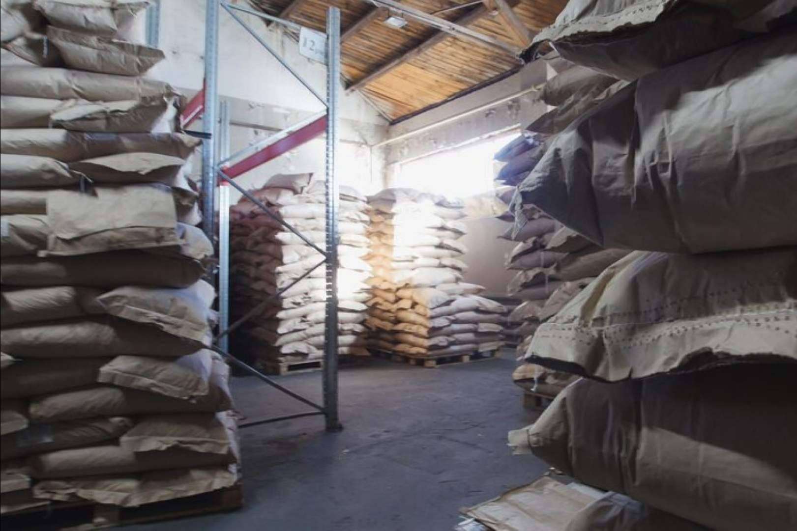 ¿Cuáles son las ventajas de utilizar sacos de rafia en agricultura y ganadería?