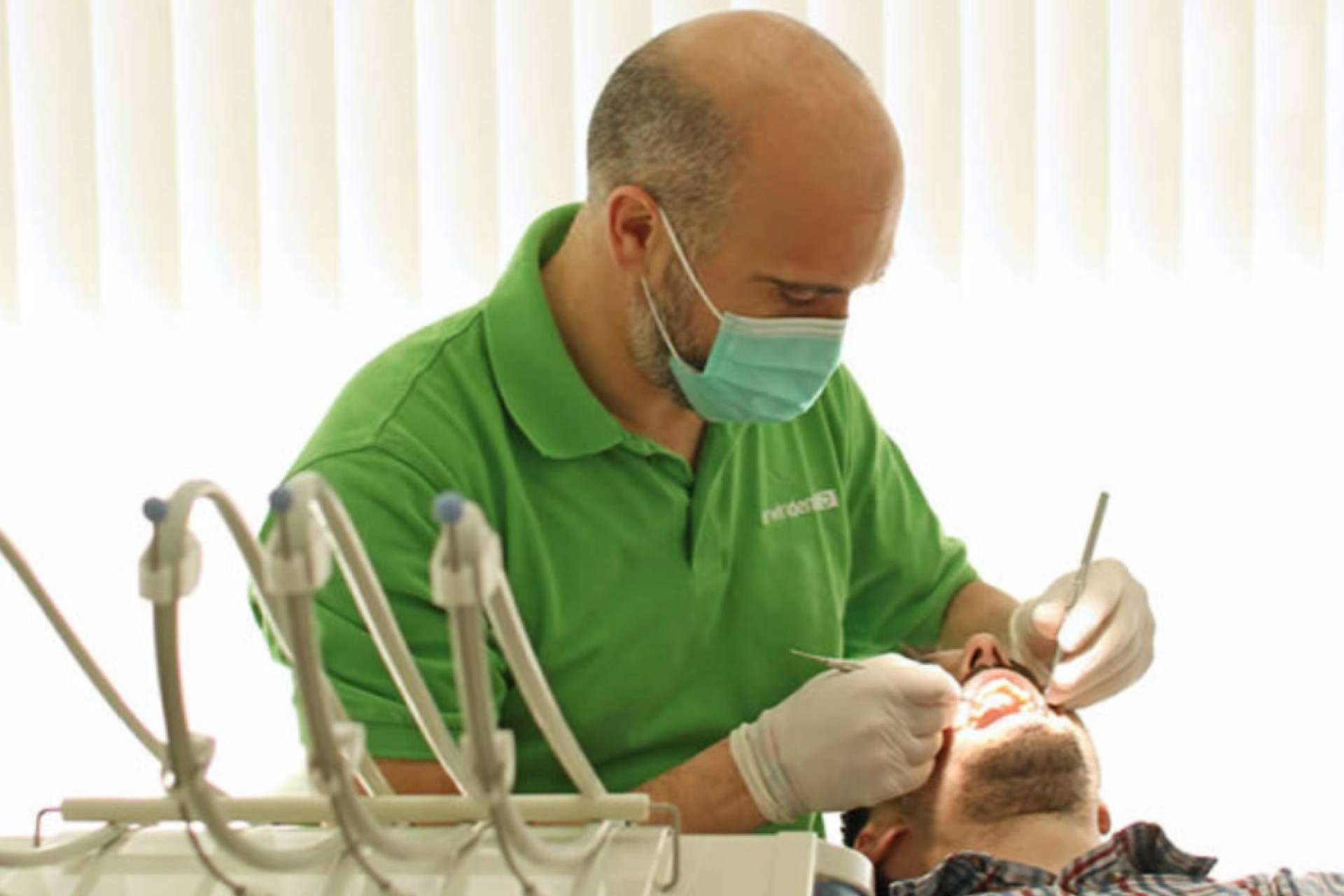 Entrevista con el doctor Erwin Arosa, director clínico de Erwindental